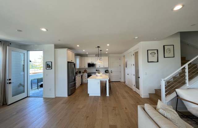 Bright Newly Built Condo w/lots of designer upgrades!  Groups Welcome photos photos