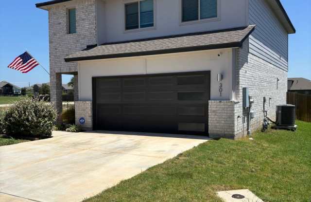 4 Bedroom 2.5 Bathroom Georgetown Home: Tres Tierras Subdivision Gallery 4