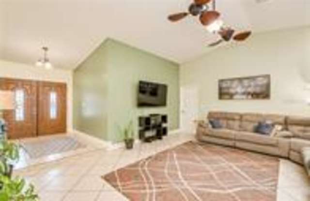 12822 Sarah Ln Gallery 4