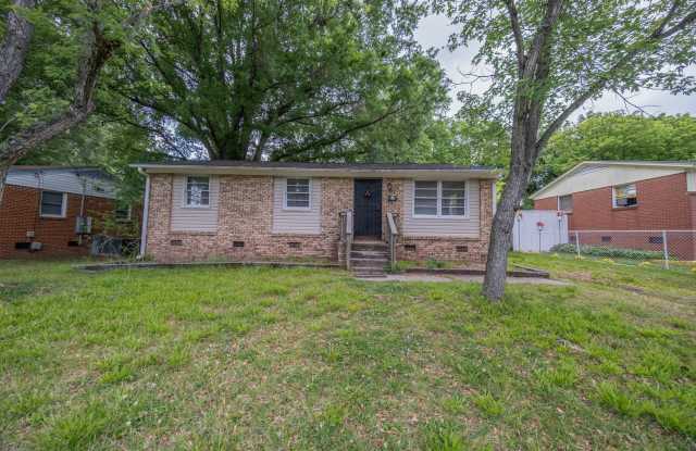 3-bedroom, 1-bath home with a fenced-in yard, located on Guerrant Street in Greensboro photos photos