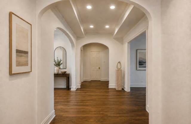 4300 N Marine Drive Gallery 4