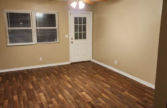 1809 Cheryl dr is a 4/2 Cute house new floors and paint near Ft Gordon Gallery 4