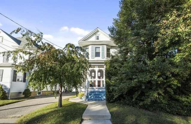 105 Dickinson Road Gallery 2