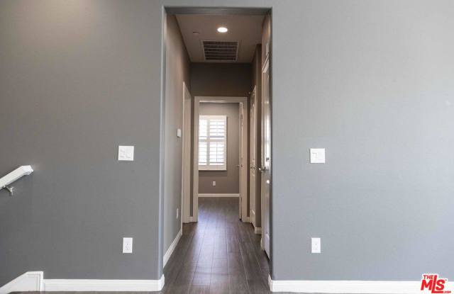 190 ROSE ARCH Gallery 4