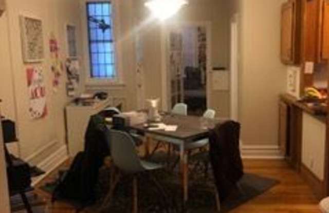 7222 Forsyth Gallery 4