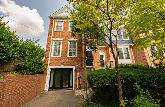 SHARED HOUSING OPPORTUNITY in Glover Park (3BR 2.5BA including utilities!) photos photos