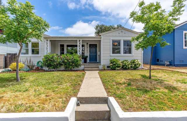 Alta Heights Beautifully Renovated Cottage photos photos