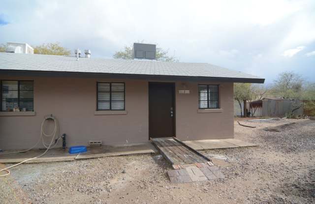 Charming 1 Bedroom 1 Bath Duplex! Central Tucson Location! photos photos