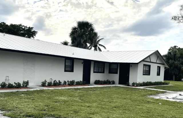 NEWLY RENOVATED SINGLE LEVEL 3 BEDROOM UNITS ON A QUIET STREET photos photos