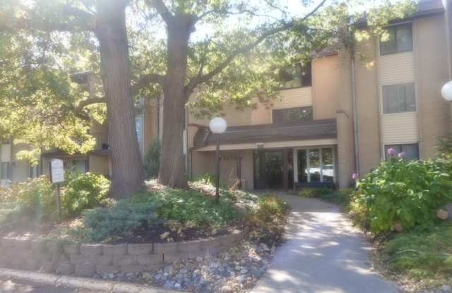 1690 Highway 36 W Apt 130 - 1690 Minnesota 36, Roseville, MN 55113