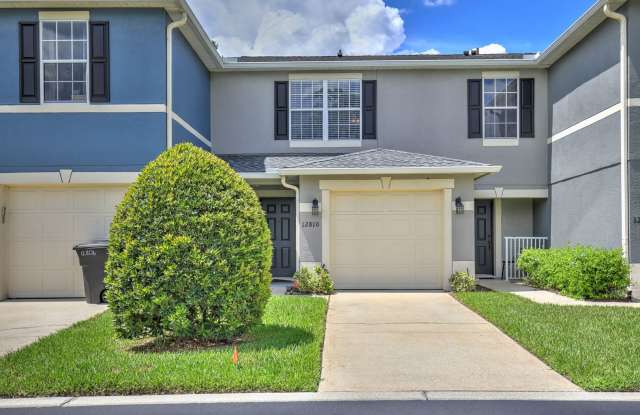 Beautiful 2/2.5 Townhome in the Gated Community of Waterford Villas - East Orlando is Available Now! photos photos