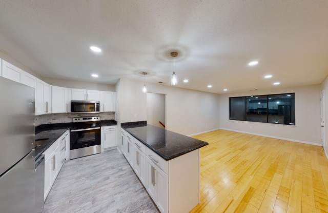 Spacious 2 Bedroom Condo with 2 Bathrooms! photos photos