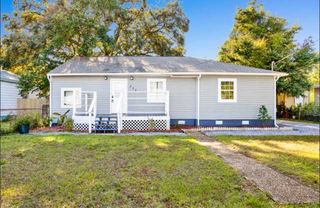 3 bed 1 bath Cottage in West Pensacola Gallery 1