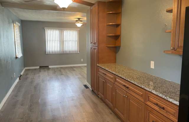 Large Single Family Residence for Rent! Gallery 4