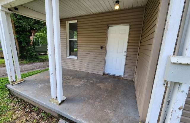 Spacious 2-Bedroom, 1-Bathroom Home AVAILABLE NOW!! photos photos