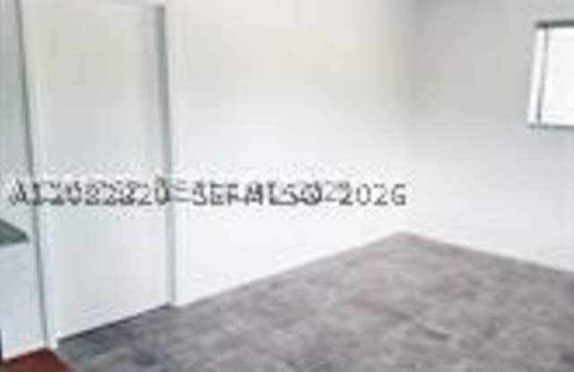 2070 NW 43rd Ter Gallery 4