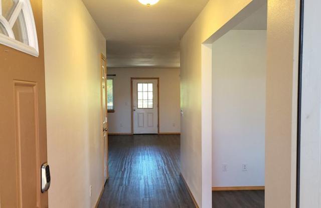 3 Bedroom 2.5 Bathroom in Napavine Gallery 4