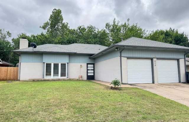 Charming 3-Bedroom, 2-Bath Home for Rent in Edmond – Prime Location! photos photos