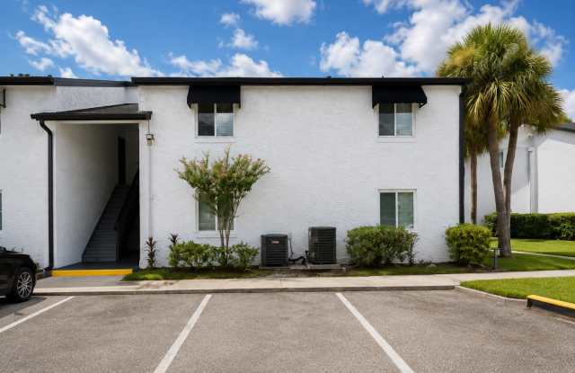 4403 South Semoran Boulevard - 5 Gallery 1