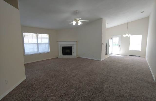 Recently remodeled 3BR/2BA with fenced yard Gallery 4