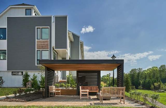 Beautiful Modern 3-Bedroom Townhome Rooftop Terrace + 2-Car Garage Gallery 4