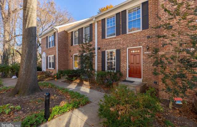 2438 S WALTER REED DRIVE - 2438 South Walter Reed Drive, Arlington, VA 22206