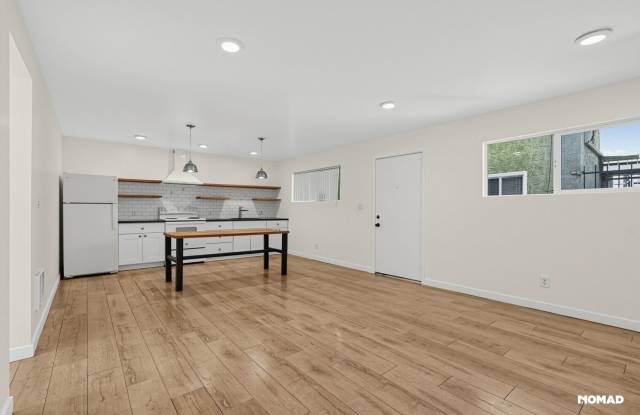 Charming 2BR Duplex in Long Beach Gallery 4