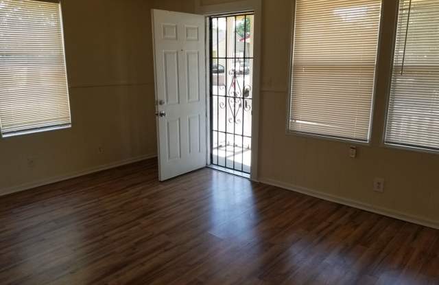 2 Bedroom and 1 bath Central air and heat Gallery 4