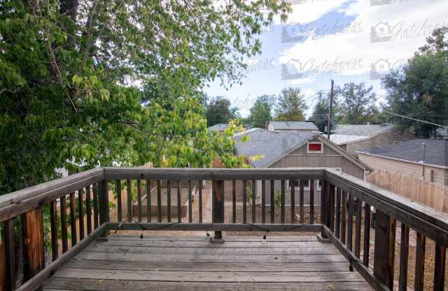 Spacious 3-Bedroom Englewood Home with Large Yard, Oversized Kitchen & 2-Car Garage Gallery 4