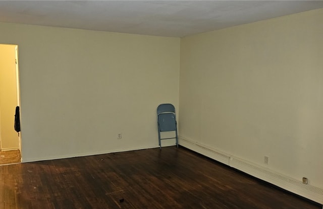 180 Wellington Street - 180 Wellington Street, Hempstead, NY 11550