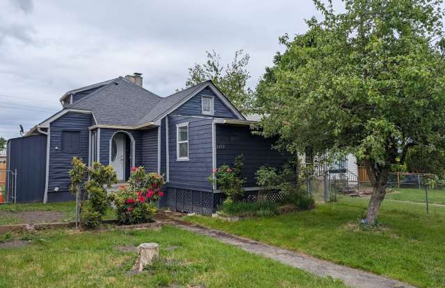 Large Bremerton Original for Rent! Over 2300 Sq Feet of Space, Pets Okay - Available Now! photos photos