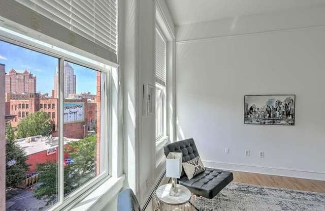 385 Westminster St APT 4E Gallery 1
