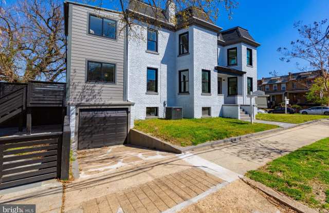 801 CRITTENDEN STREET NW Gallery 2
