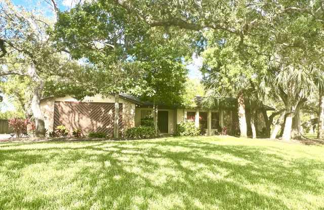 2239 Woodlawn Circle photos photos