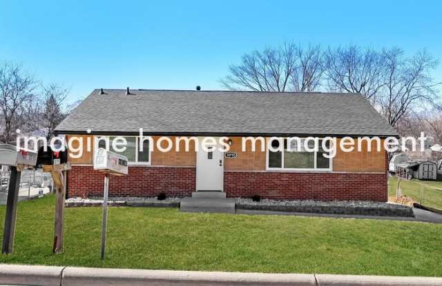 10755 Plainfield Road Gallery 2