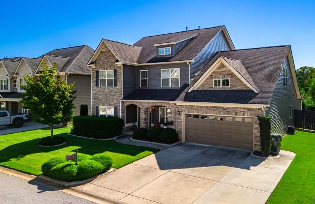 Spacious & Inviting Home in a Convenient Location Gallery 3