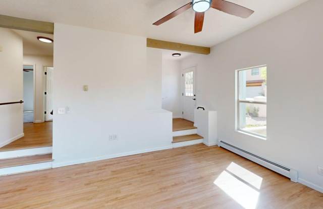 For Rent: "Casita de Colina" – Peaceful Living Just Minutes from Downtown Santa Fe Gallery 4