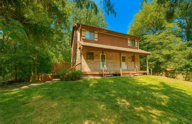 1823 Hoyt Ave photos photos