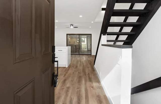 3974 Voltaire St Gallery 1
