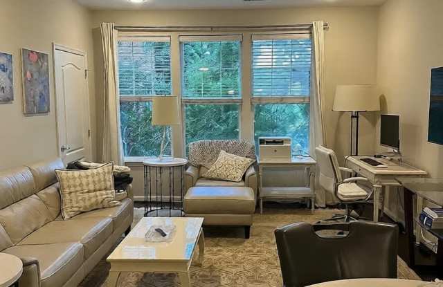 350 W Elm St photos photos