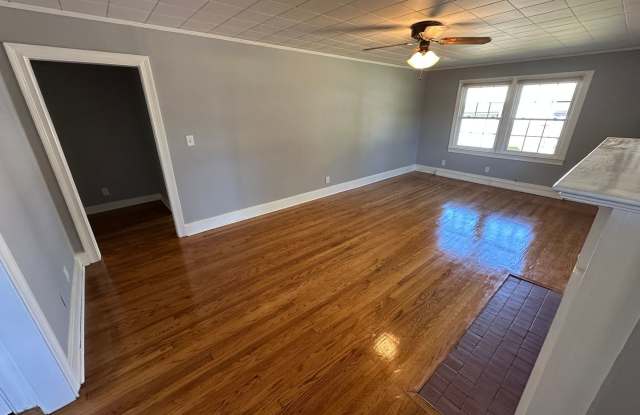 Great 4 Bedroom Rental Home in Burlington Gallery 4