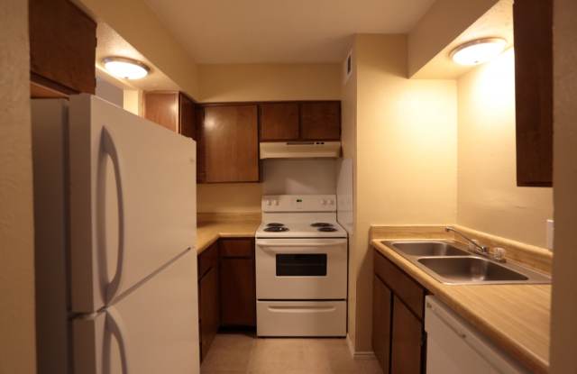 326 Peach St - G - 326 Peach St, Denton, TX 76209