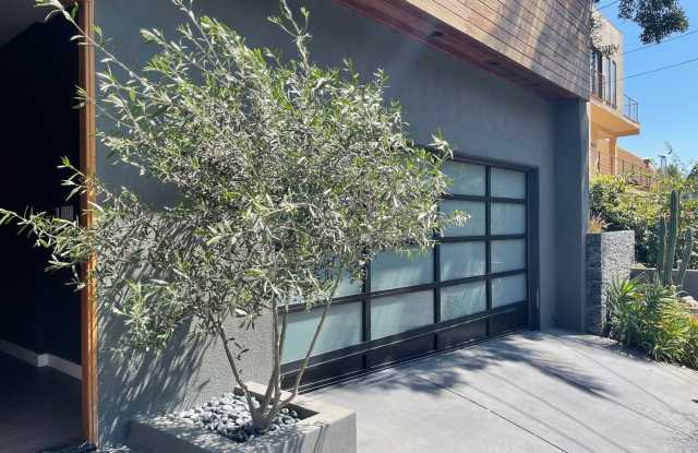 Live in the 90210! Stunning Modern Newly Renovated 2 Bedroom plus bonus room home in Beverly Hills! Gallery 3