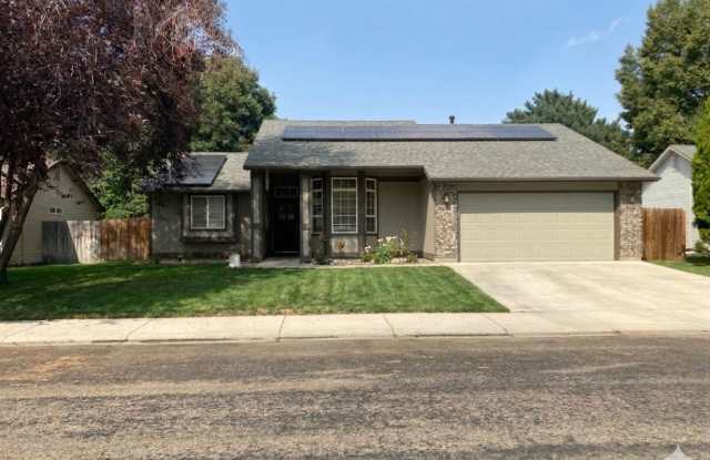 CHARMING & STRESS-FREE LIVING IN NORTHWEST MERIDIAN photos photos