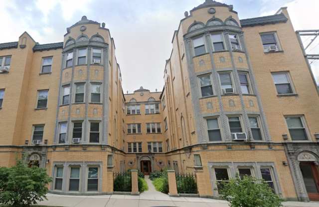 Large 2-bed/2-bath Apartment With Updated Kitchen and Large Living Room photos photos