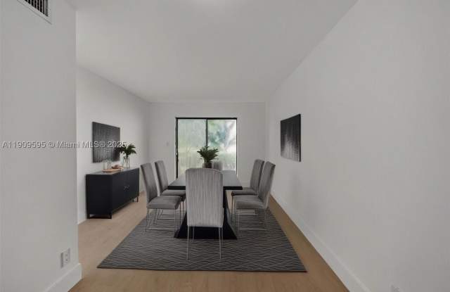 4198 Lakeside Dr Gallery 2