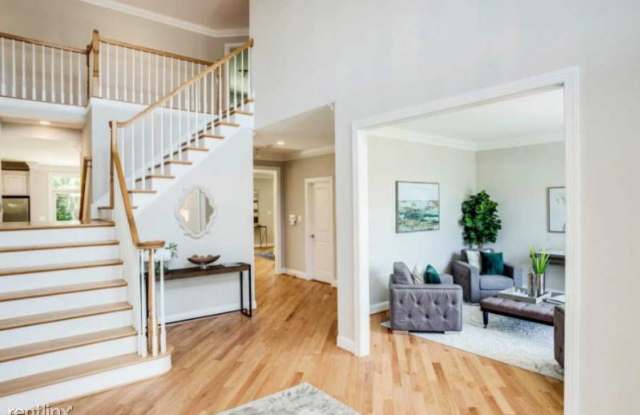 8124 Sandburg Hill Ct Gallery 2