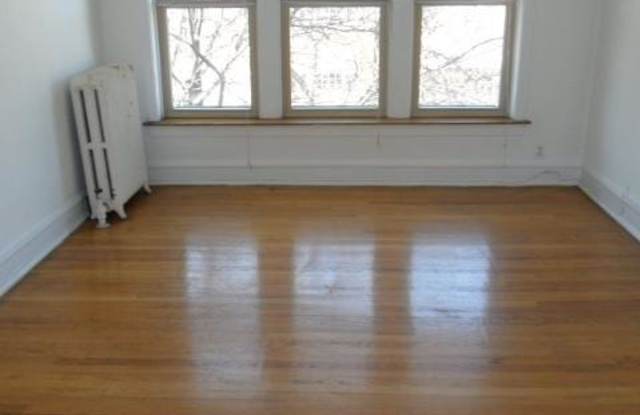 6653 North Ashland Ave. Gallery 3