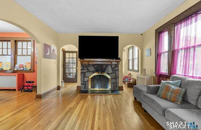 34 Glenwood Avenue Gallery 3