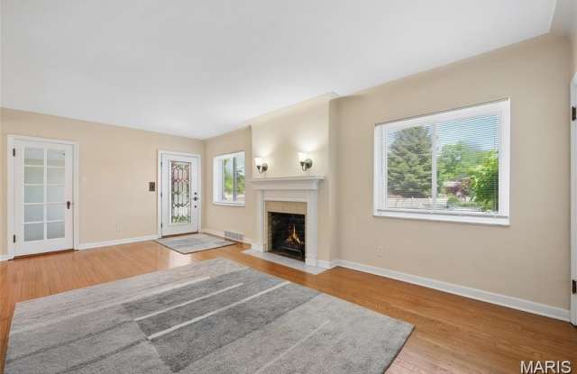 9743 Tesson Ferry Road Gallery 2